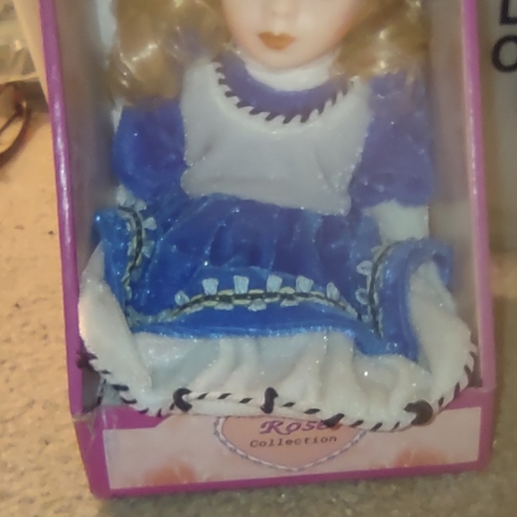 Vintage Rose Collection porcelain doll limited edition still in box - Picture 8 of 10